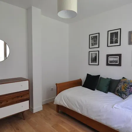 Stylish 3-bedroom With Garden In The Eiffel Tower Area شقة *