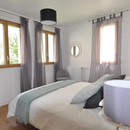 Stylish 3-bedroom With Garden In The Eiffel Tower Area شقة *